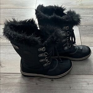 Sorel Kids Black Fur-Lined Boots worn 3 times like new